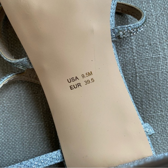 NEW Touch of Nina Sparkly Silver Heeled Sandals Block Heel - Picture 4 of 9